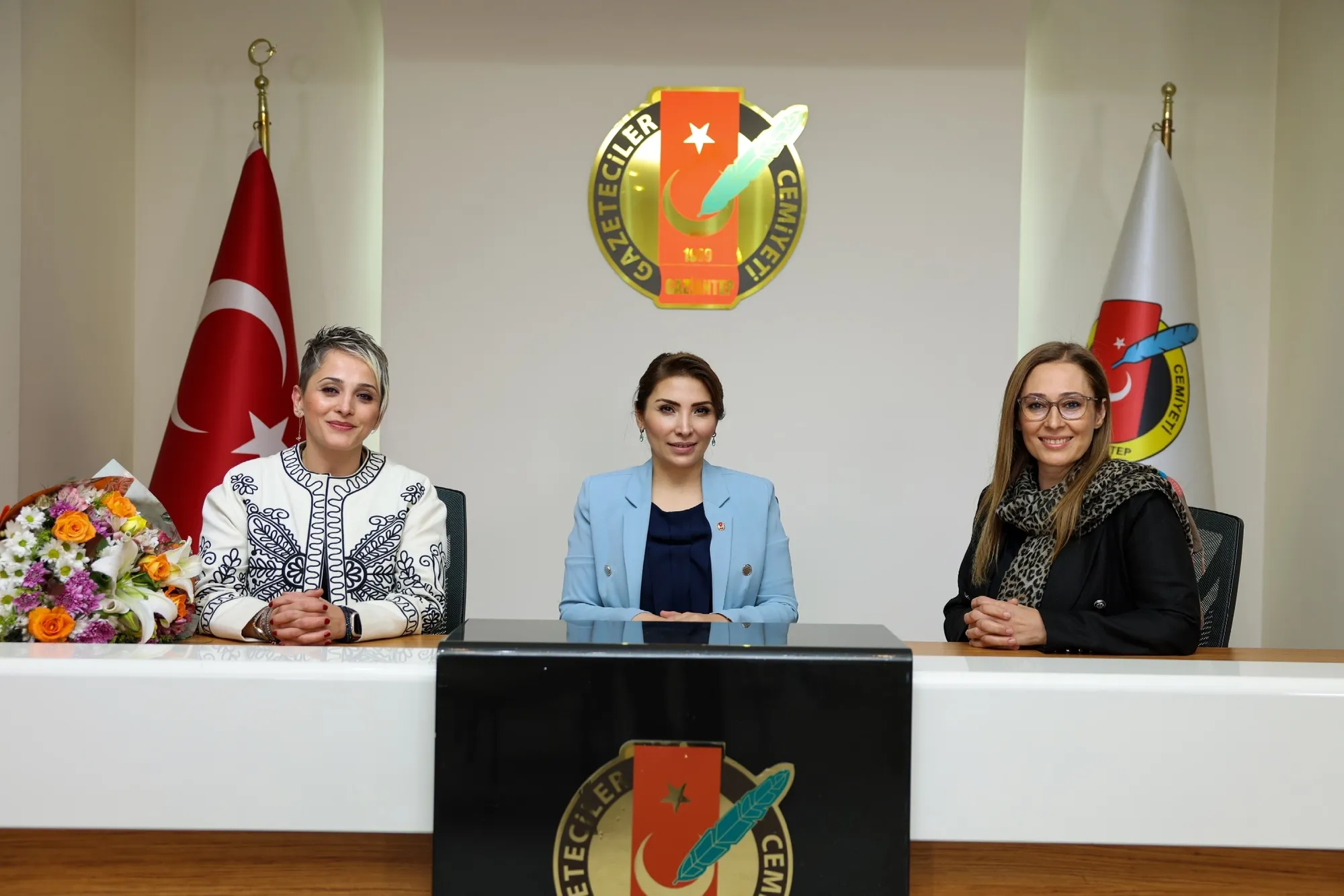 KADIN GİRİŞİMCİLER TOPLUMA DOKUNUYOR